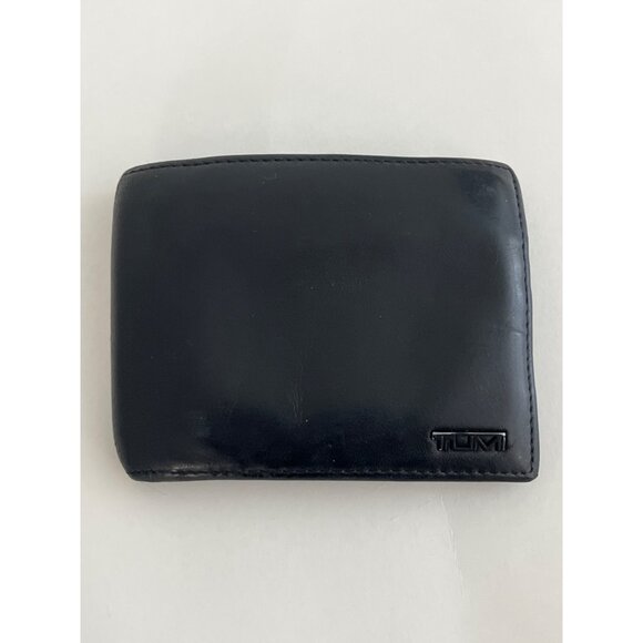 Tumi Delta Slim Single Billfold Black Leather Wallet‎ 4" x 3" - Picture 1 of 9